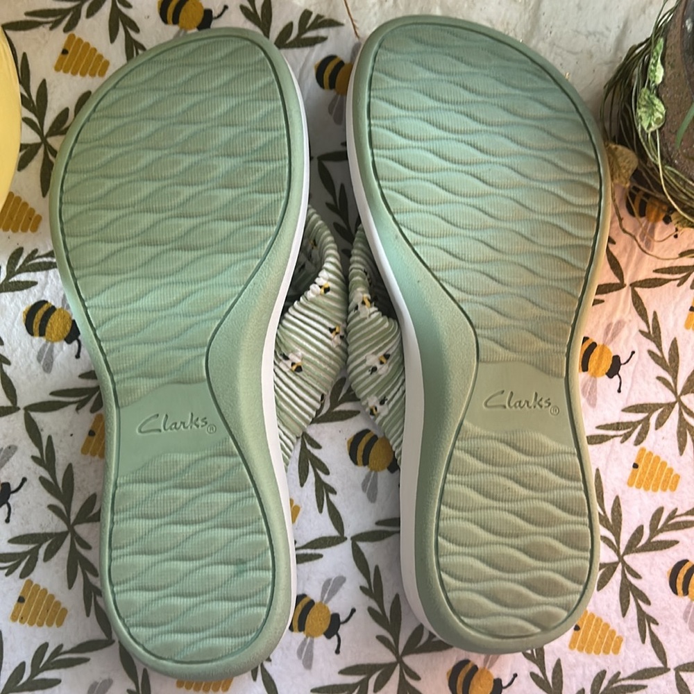 Clarks Cloudsteppers Bee Pattern Arla Glison Sand… - image 6